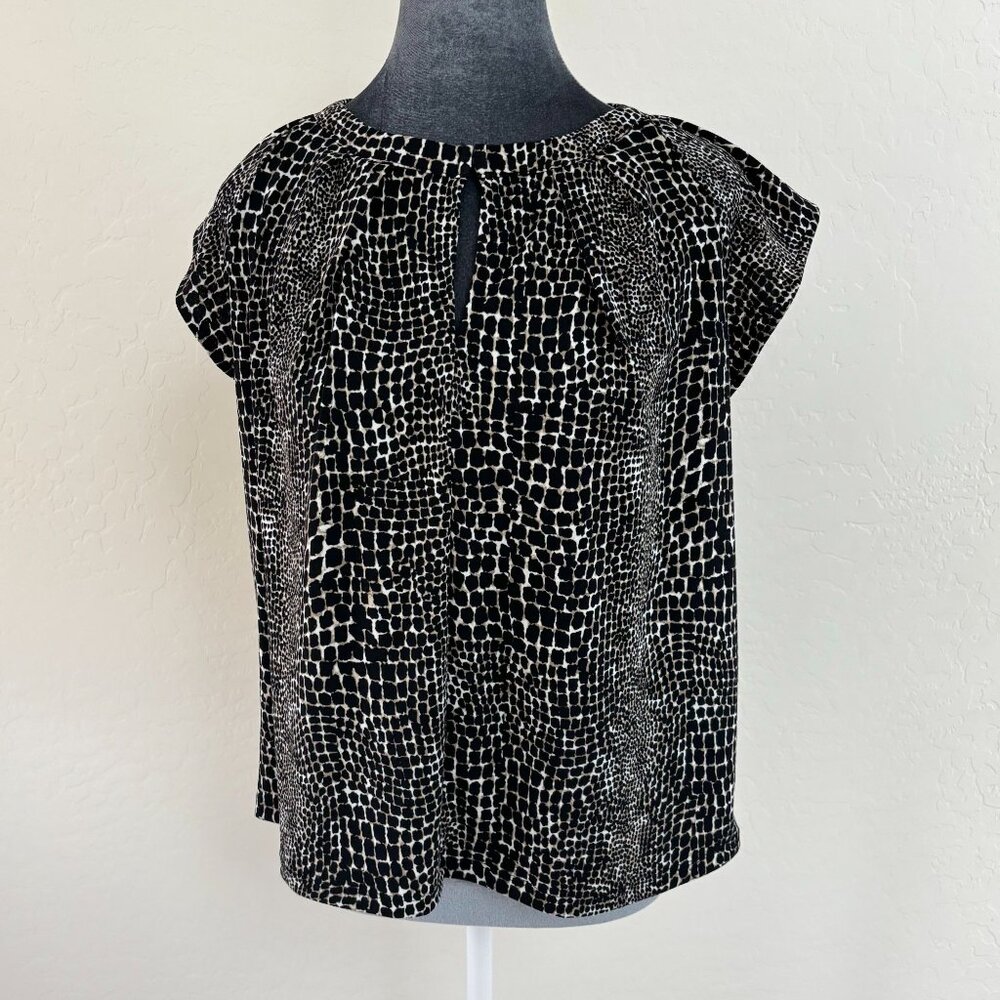 Banana Republic Short Sleeve Animal Print Blouse w/Keyhole Neck - Size S